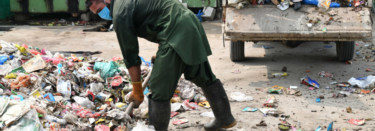 Tearfund will den Müllbergen in Pakistan die Stirn bieten. Foto: Tearfund