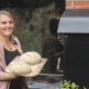 Kathrin Lederer backt Brote, Foto: Johanna Ewald