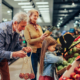 Frisches Obst im Supermarkt kann man ganzjährig kaufen. Symbolbild: Getty Images / bernardbodo / iStock / Getty Images Plus